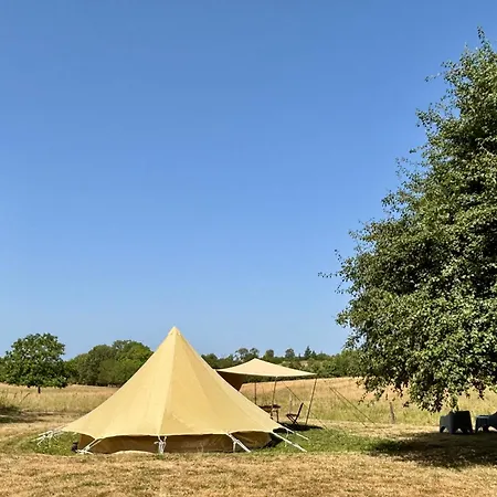 Luxe Tent Met Goed Bed, Prive Sanitair En Laadpaal