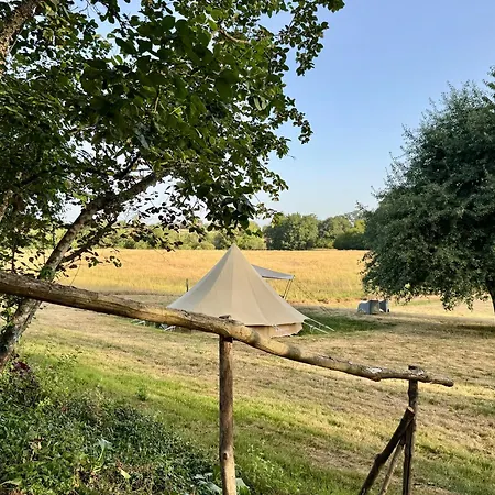 Tente de luxe Luxe Tent Met Goed Bed, Prive Sanitair En Laadpaal
